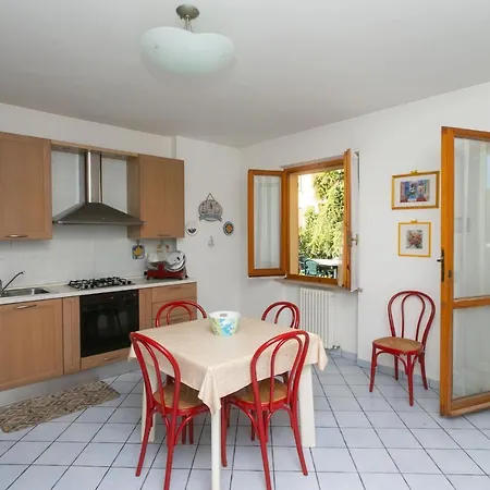 N043 - Numana, Bilocale Con Giardino シローロ